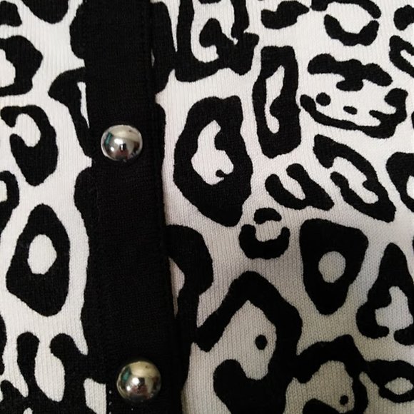 White House Black Market Geometric Black and White Print XS - Picture 5 of 6